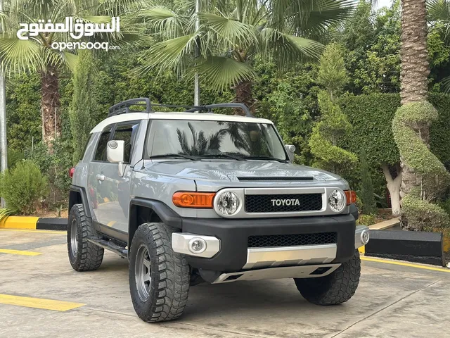 Used Toyota FJ in Tripoli