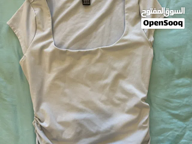 بلوزة صيفية مرتبة حجم xs