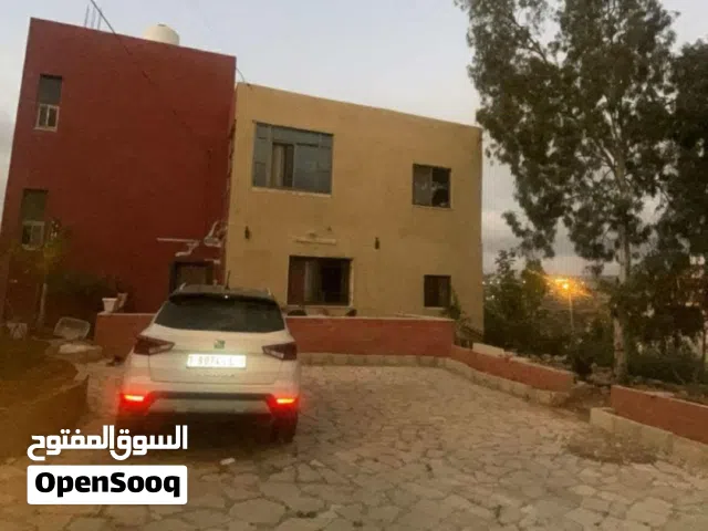 350 m2 More than 6 bedrooms Townhouse for Sale in Ramallah and Al-Bireh Kaubar