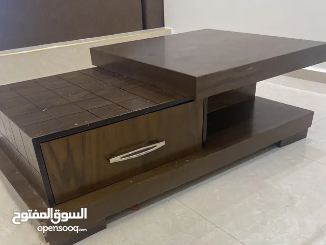 كنب لف جلوس وطاولة وسط مستعمل بحالة جيدة جدا