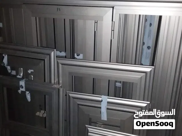 فني المنيوم لتصنيع الابواب والشبابيك بأفضل خامات 1.8 منتج سعودي بحريني العربيه امراتي