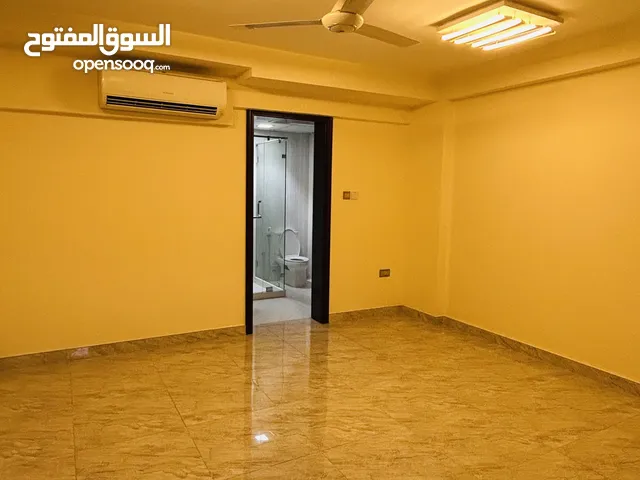 2 BHK flat for Rent in Qurum - شقة غرفتين للايجار في القرم