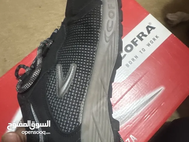 Safety shoes size 47