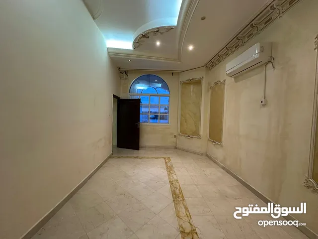 3 غرف وصاله وحمامين ومطبخ ( العزيزيه )