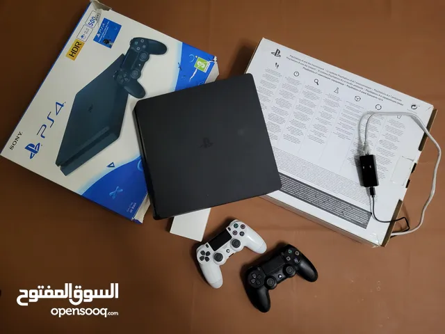 PS4 Slim 500GB بلايستيشن 4 سلم شبه جديد بكرتونه وارد الامارات مختم مهكر اصدار 11 مستقر جدا مع القطعة