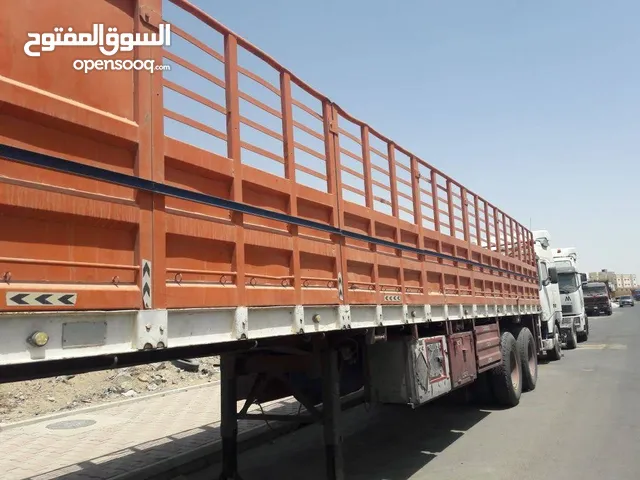 Flatbed Mercedes Benz 2020 in Aden