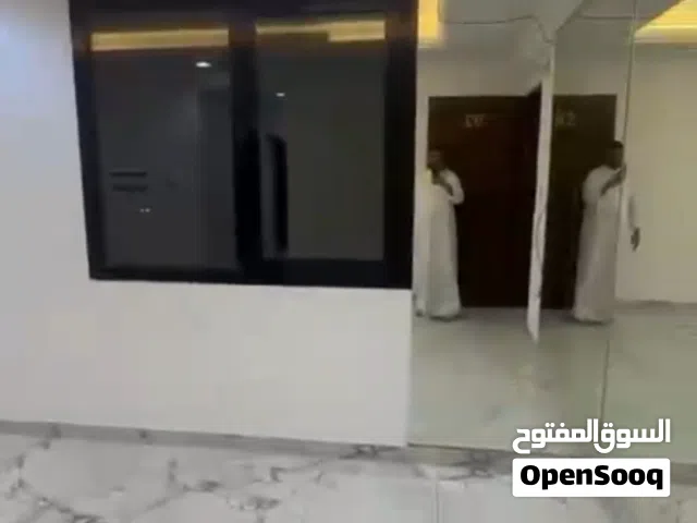 للايجار عوائل أو شركات شقق بالسالميه قطعه 12 تتكون من 3 غرف نوم وغرفة خادمه