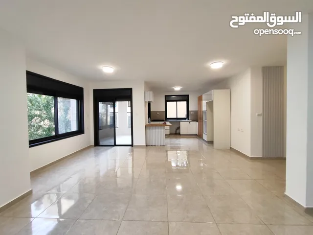 شقة جديدة غير مفروشة للايجار في الطيرة قرب فلل عادل المصري