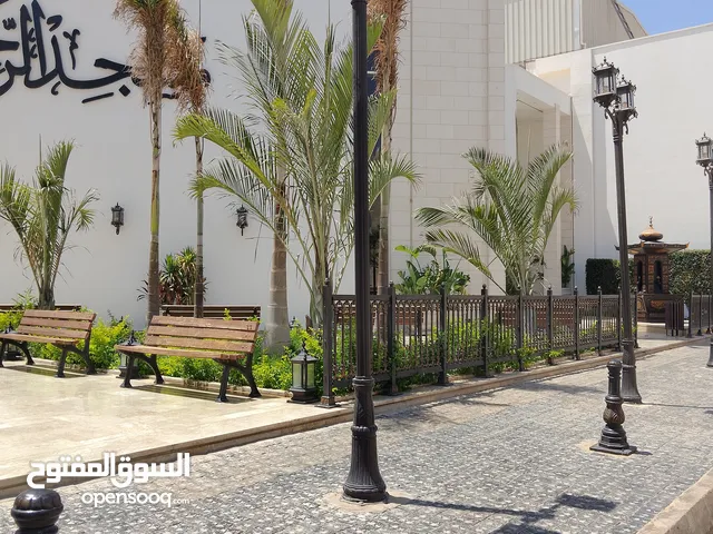 عقار خدمي تجاري في السنتر .  سكني راقي مميز في بلعون