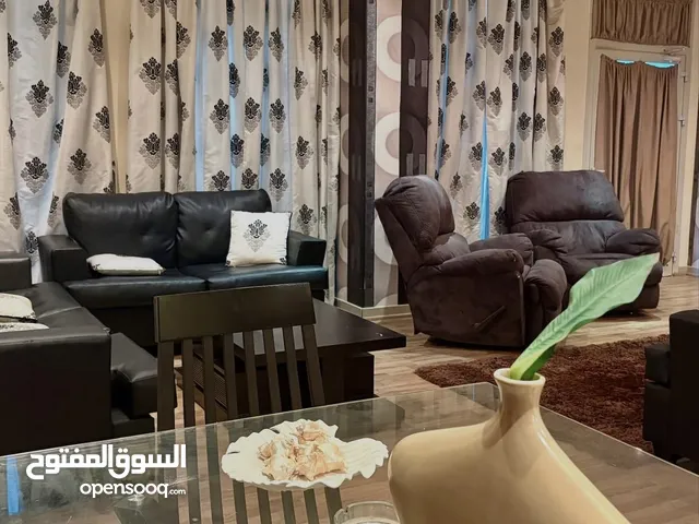 شقة فاخرة للايجار بالجفير (بنات فقط) أو عائلة Luxury Apartment for Rent (Ladies Only or Family)