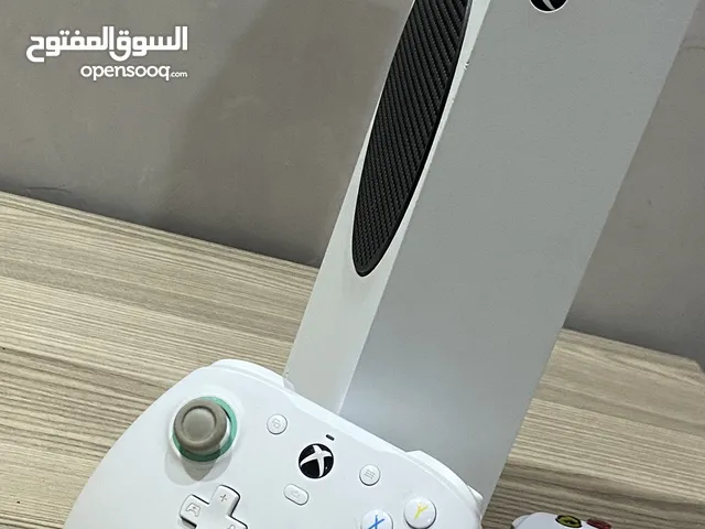 Xbox series s للبيع جهاز مشاء الله استعمال شهور بسيطه استعمال نضيف معاه قيم باس مزال شهرين