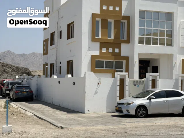 شقة للبيع العامرات السادسة