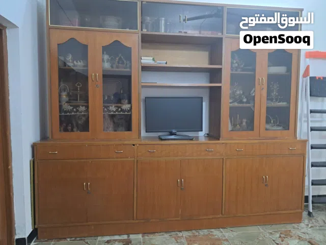 معرض اثاث منزل كبير الحجم يحمل عدد كبير من الأشياء  قوي و اصلي ما مستعمل هواي