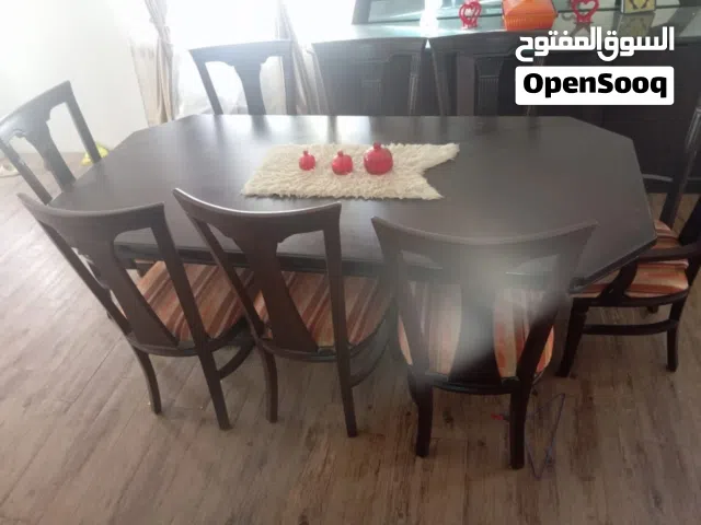 طاولة سفرة خشب مع درسوار للبيع