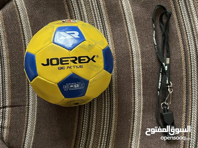 كرة قدم وصفارة