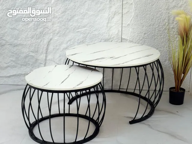 طاولات مودرن بتصميم عصري يخطف الأنظار باشكال متعدةة دائري ومربع مع قاعدة حديد قوية بلون ذهبي أو أسود