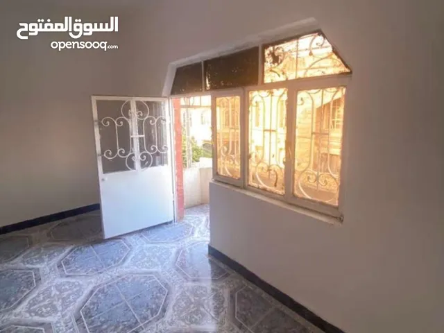 شقة للايجار في منطقة حي الخضراء سكنية قرب شارع النادي الاثوري بمساحة 126 متر. ْ5