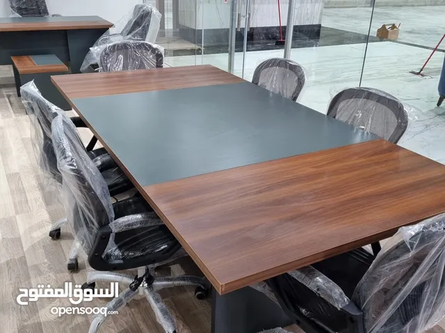 طاولة اجتماعات قياس مترين بمتر عدة الوان من المصنع مباشرة