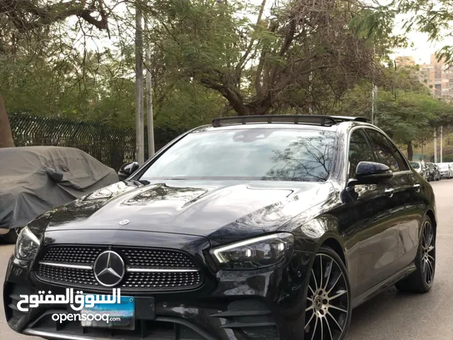 Sedan Mercedes Benz in Cairo