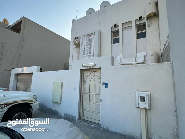207 m2 4 Bedrooms Townhouse for Sale in Central Governorate Al-Hajiyat