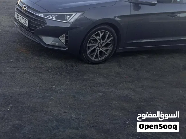 2019 هيونداي افانتي Limited