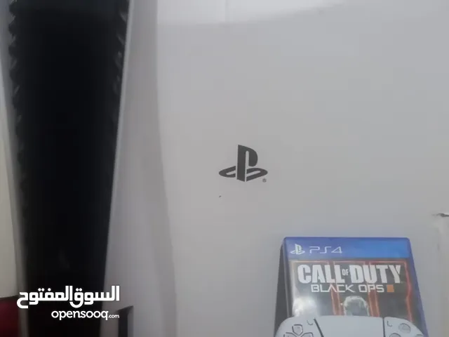 PS5 fat مدخل cdمستعمله للبيع مع أيد وحساب بلس اقوى نوع بريميوم صالح لنهاية السنه مع سيدي black ops
