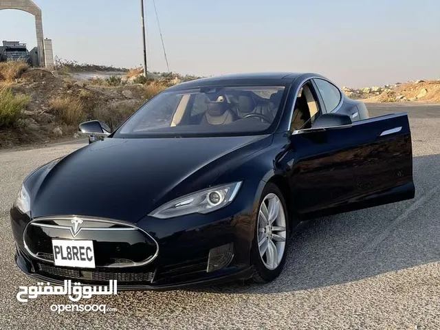 Tesla Model S 2015 in Amman