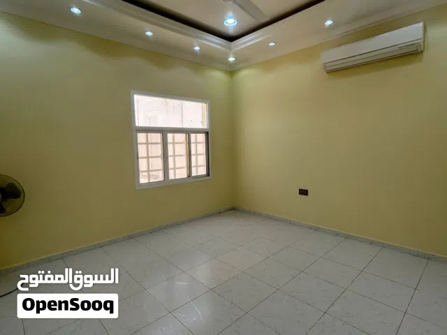 غرفه وحمام ومطبخ تحضيري الخوض بجوار مركز التجاري ومطعم كتكوت