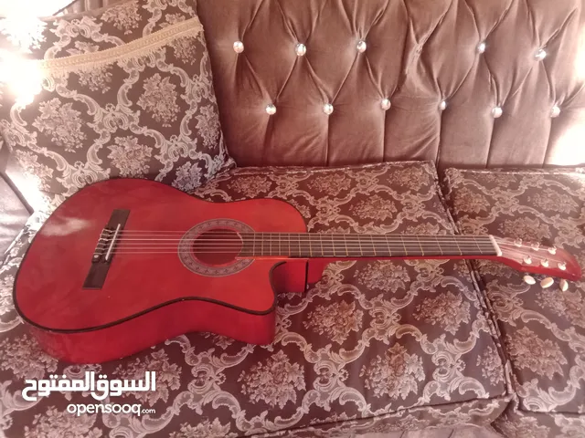 جيتار مستعمل اسبوع ونضيف جدا و و مافي شي في.