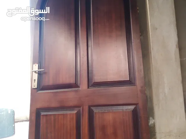 باب مستعمل حاله ممتازة نوع الخشب موقن
