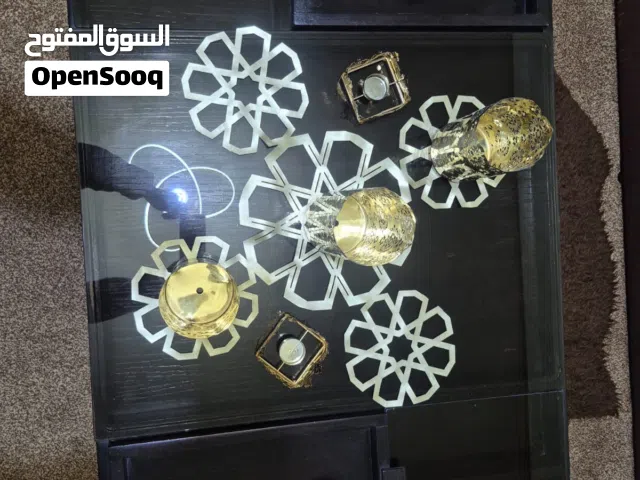طاوله وسط مع صواني .ادراج جانبيه خشب ثقيل للبيع