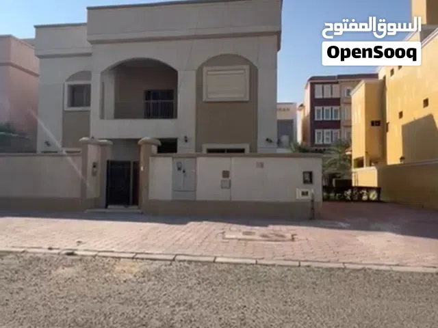 600 m2 More than 6 bedrooms Townhouse for Rent in Kuwait City North West Al-Sulaibikhat