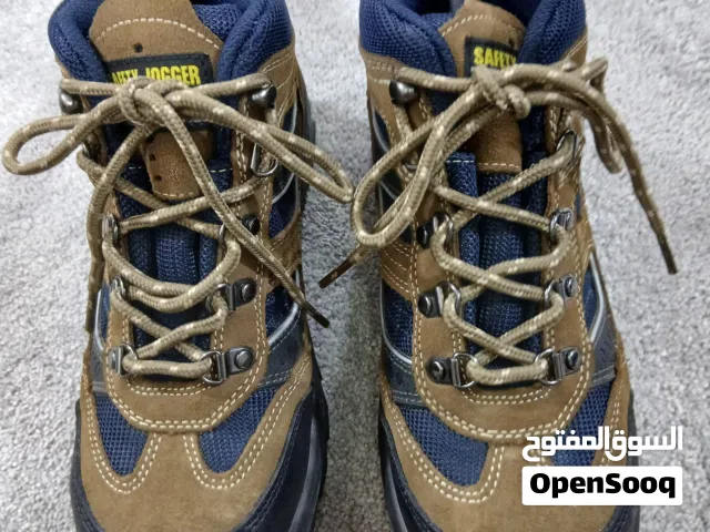 بوستار رجالي نمرة 40  لون أسود وبني..مطلوب سعر فيه 15  دينار فقط .. جديد غير مستعمل..