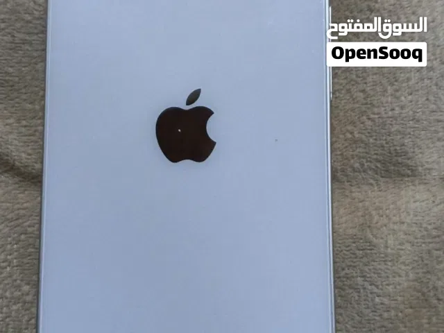 ايفون 13العادي اخو الجديد ما صاله جم يوم من مآخذه بطاريه 95 ذاكره 128مع كارتونه