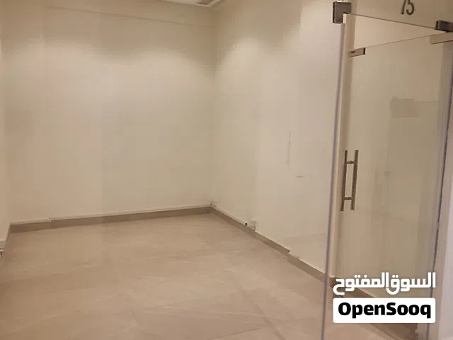 حولي مكتب تجاري  للايجار بالميزانين