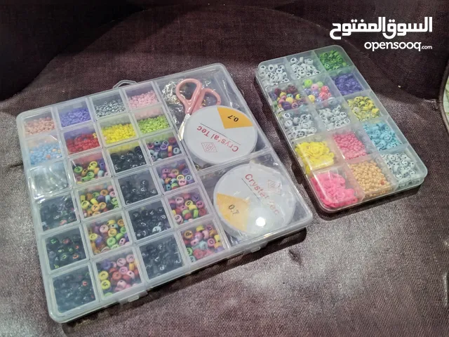 خرز متنوع حجم كبير وحجم صغير بيه كل الاشكال