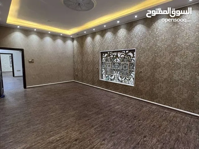 250m2 4 Bedrooms Townhouse for Sale in Basra Maqal