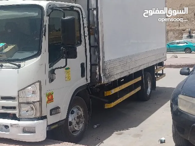 Refrigerator Isuzu 2014 in Al Riyadh