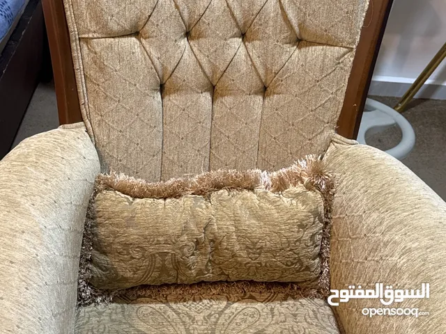 غرفه جلوس للبيع بحاله جيده جدا لغايات الرحيل بسعر 250 دينار قابل للتفاوض