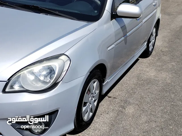 سيارة هونداي فيرنا جير اوتوماتيك بحالة الوكالة موديل 2011