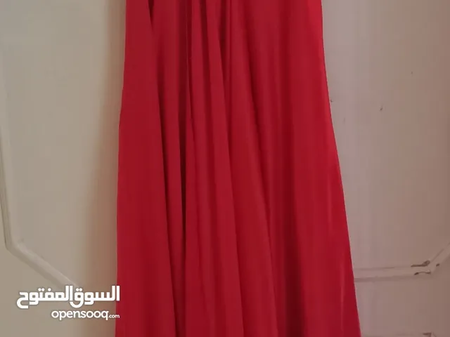 فستان خطبة أو حفلة فخم جدا قماش ساتان مع حرير للبيع