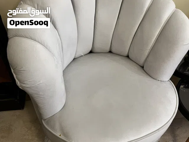 طقم كنت تفصيل مستعمل فترة بسيطة جدا بحالة الوكالة للبيع لون ايض
