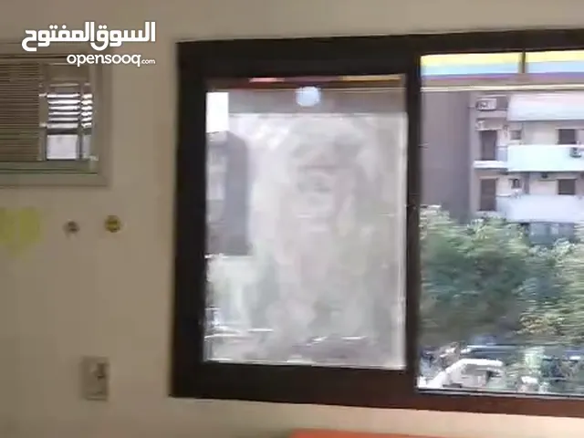 مكتب تجاري يصلح لجميع الاغراض التجارية تقاطع مهدى عرفه مع مصطفى النحاس دور اول بعد الارضي علي الشارع