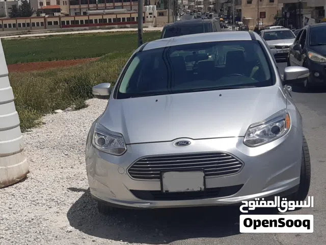 2014 فورد فوكس Standard
