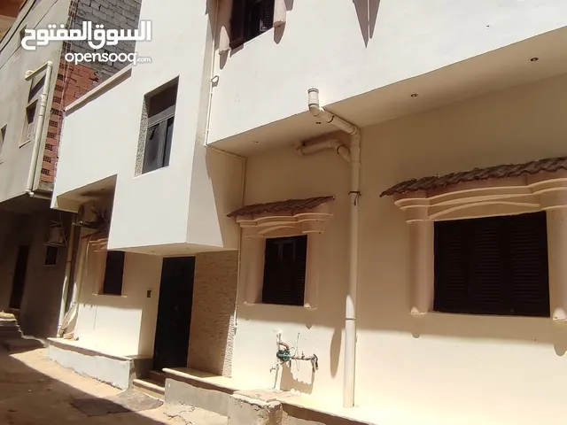 منزل بشهادة عقارية أبوسليم مسقوف 180 متر