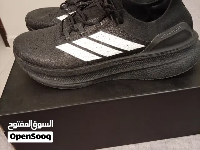 اديداس حذاء اصلي مستعمل خفيف