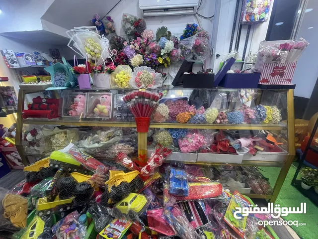 جام خانه  لون ثهبي جديده وقويه  مكانها البصره  الطول 250cm والارتفاع 100cm والنزال 60