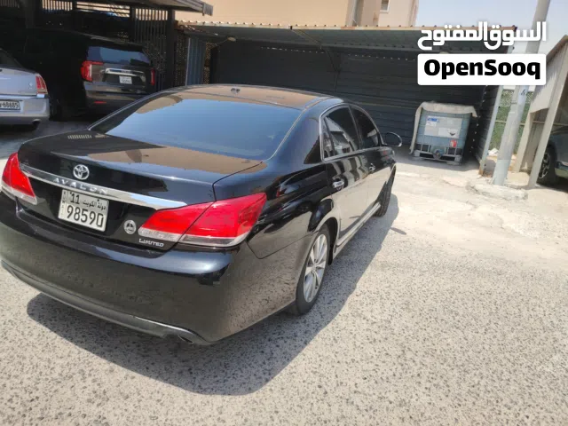 2012 تويوتا افالون Limited