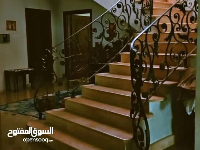 فيلا للييع أو للإيجار  مساحتها 3250 متر  المسقوف 750