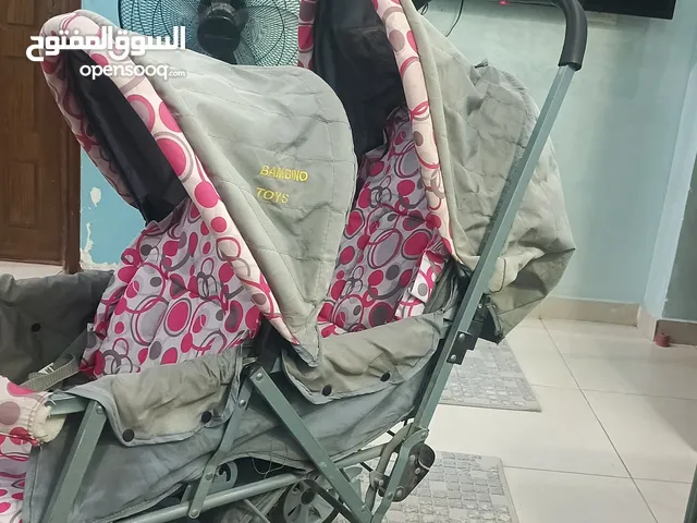 عرباية توئم اطفال بحاله ممتازه استعمال قليل جدا